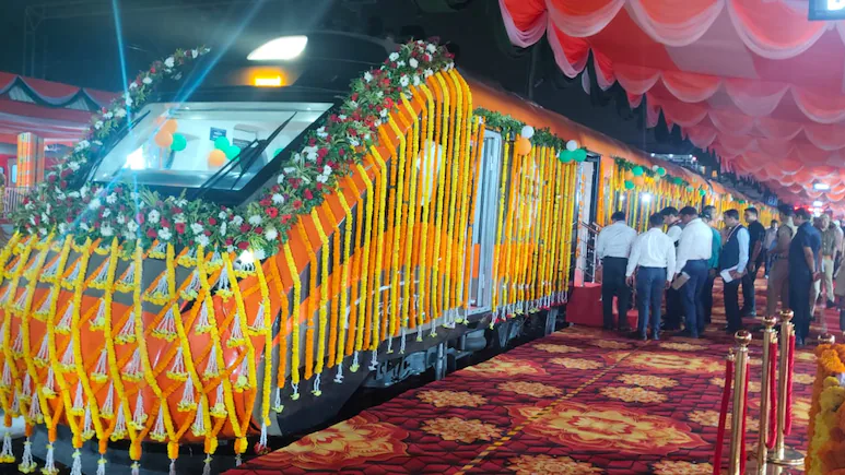 PM Modi Flags Off 4 New Vande Bharat Trains
