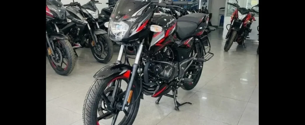 Bajaj Pulsar 125 2026 मॉडल शोरूम में,